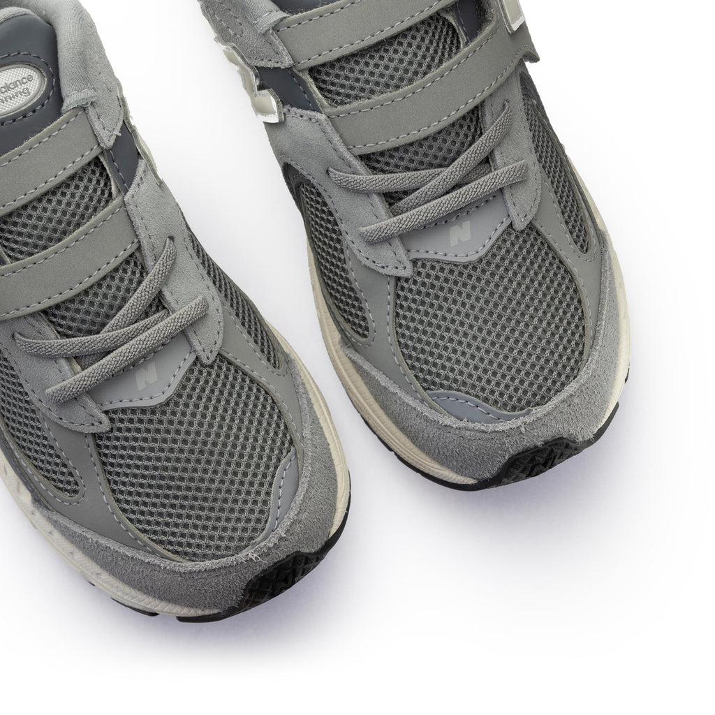 Deportiva ante gris con cordón y velcro PV2002ST New Balance - PV2002ST-121-6.jpg