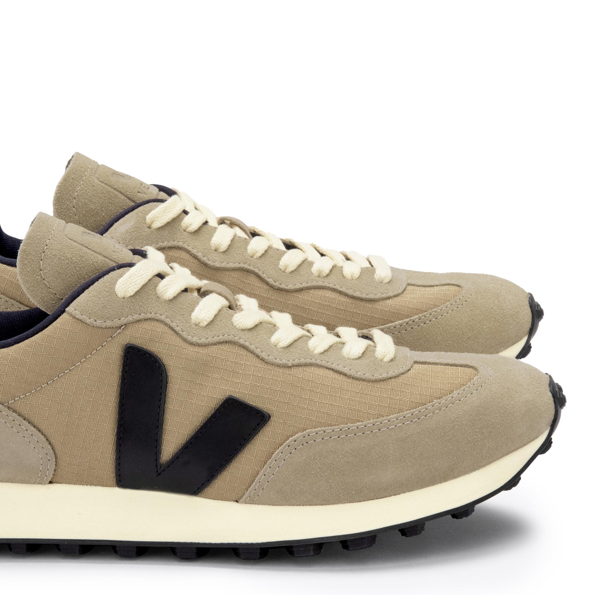 Deportiva dune/negro con cordón RIOBRANCO de Veja - RIOBRANCO-482-6.jpg