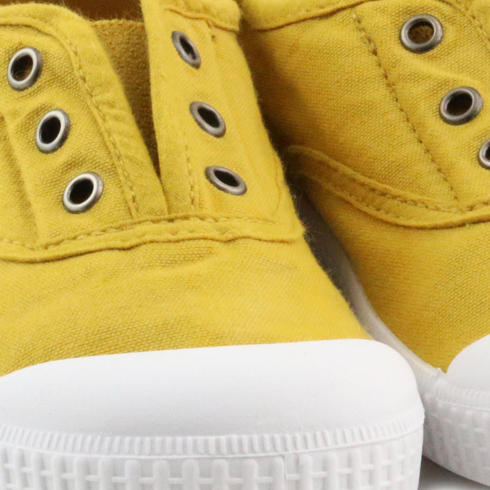 Zapatilla mostaza con elástico S10161 de Igor - S10161-251-6.jpg