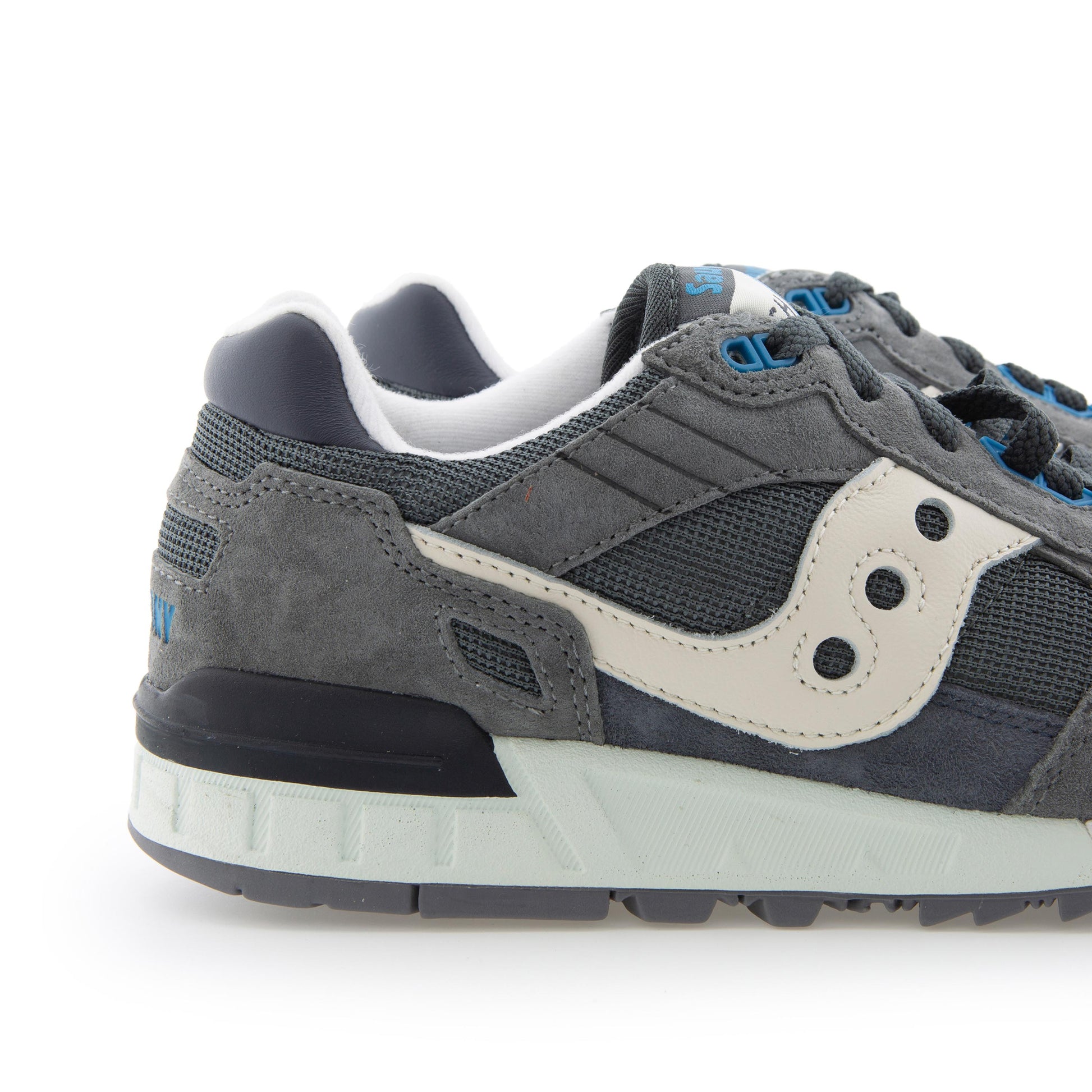 Deportiva serraje gris con cordón SHADOW de Saucony - SHADOW-121-5.jpg