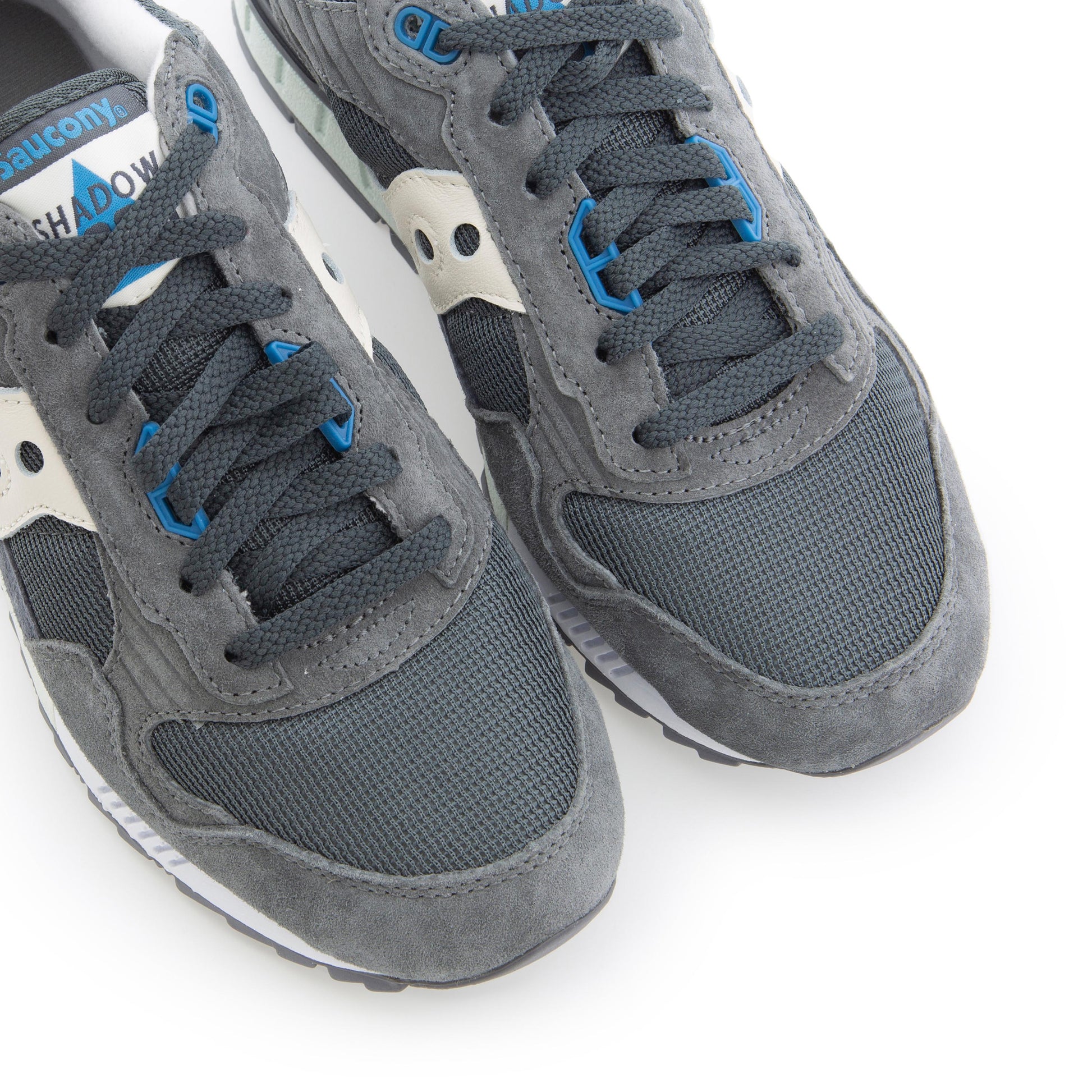 Deportiva serraje gris con cordón SHADOW de Saucony - SHADOW-121-6.jpg