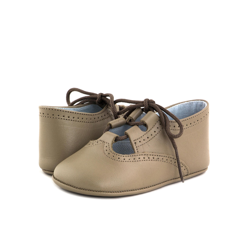 Angelito taupe con cordón SP112 de Jeromín - SP112-115-2.jpg