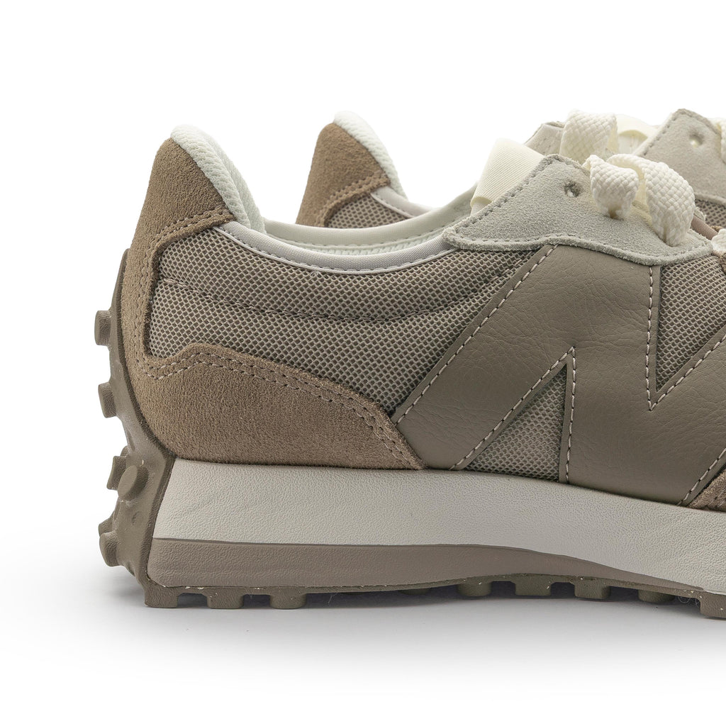 Deportiva taupe con cordón U327LNC de New Balance