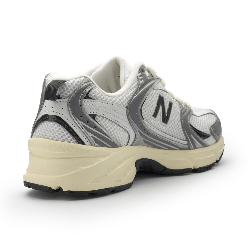 Deportiva blanco/plata/negro con cordón U530ESA New Balance