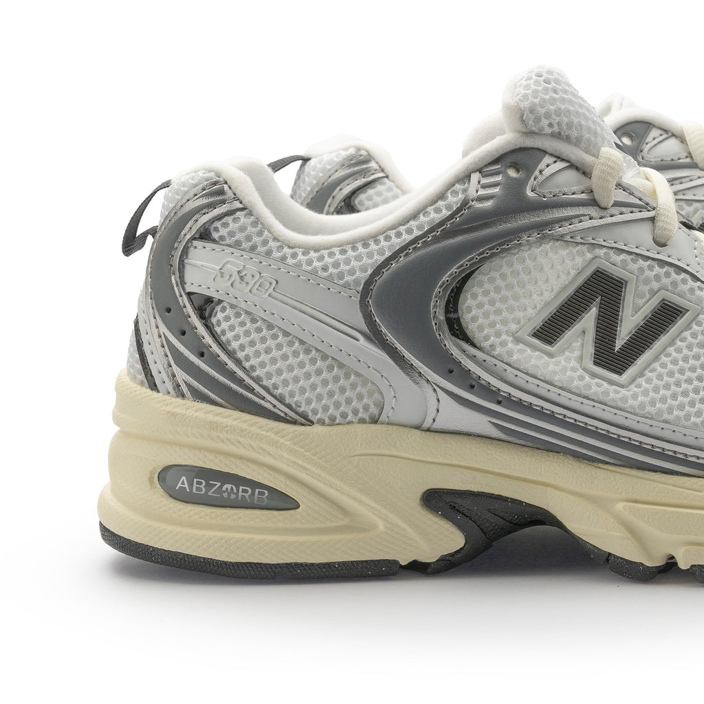 Deportiva blanco/plata/negro con cordón U530ESA New Balance