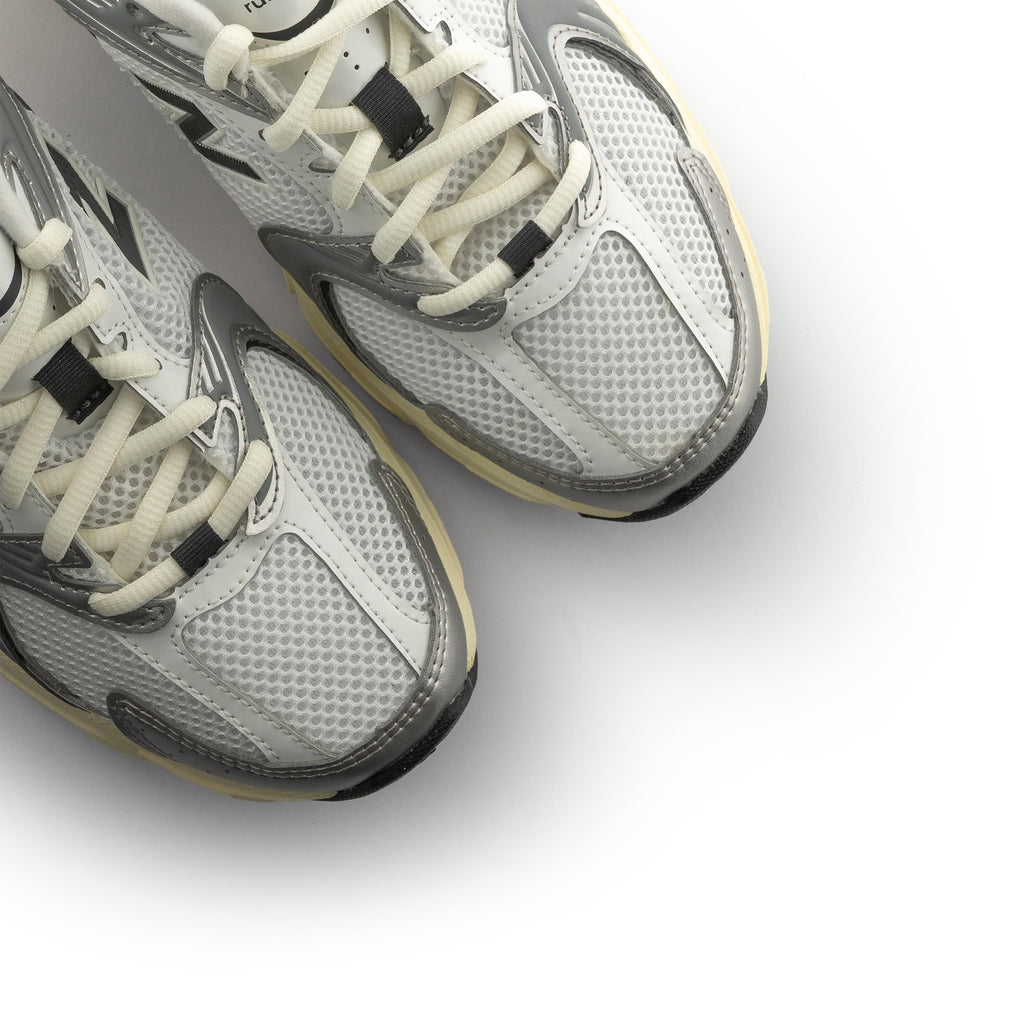 Deportiva blanco/plata/negro con cordón U530ESA New Balance