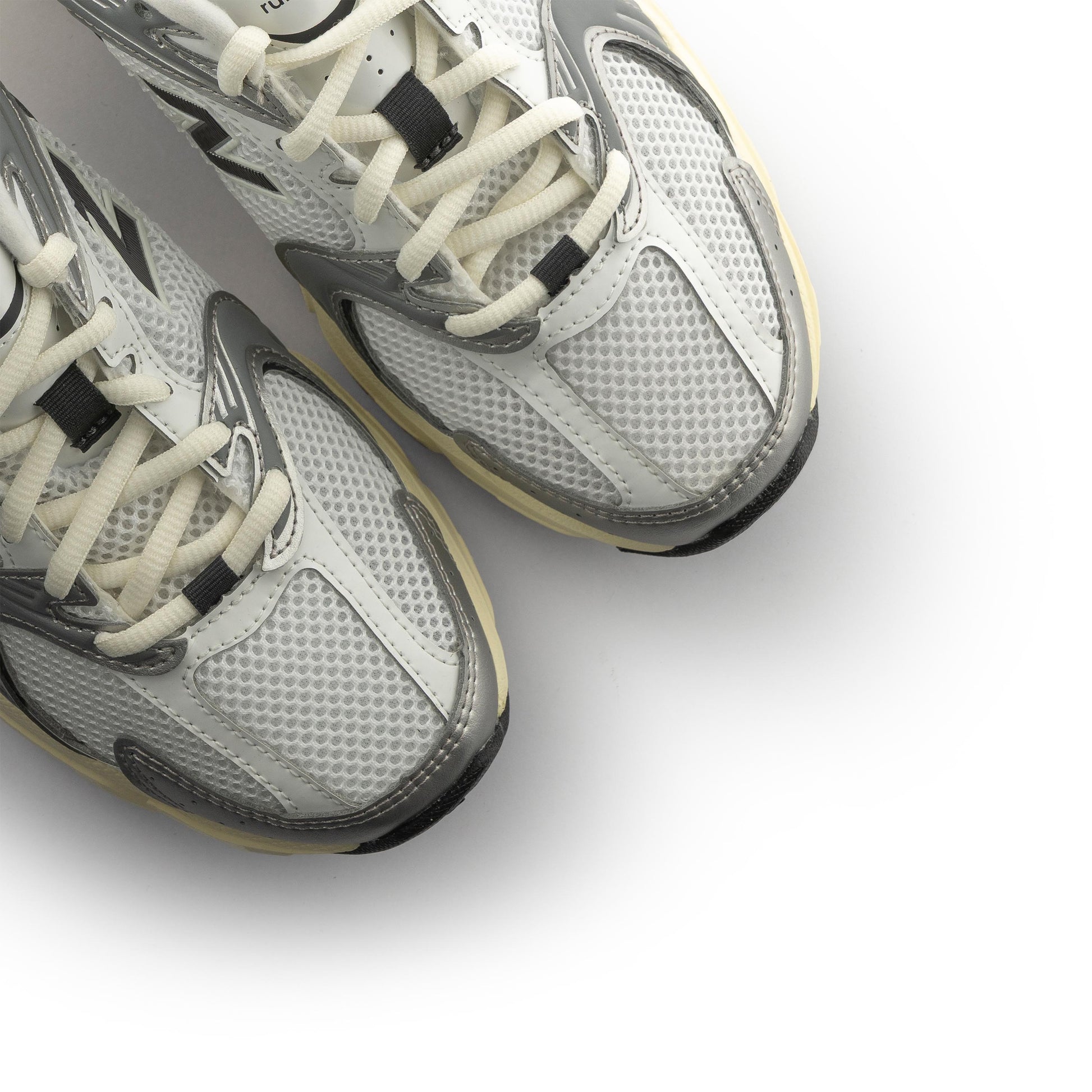 Deportiva blanco/plata/negro con cordón U530ESA New Balance