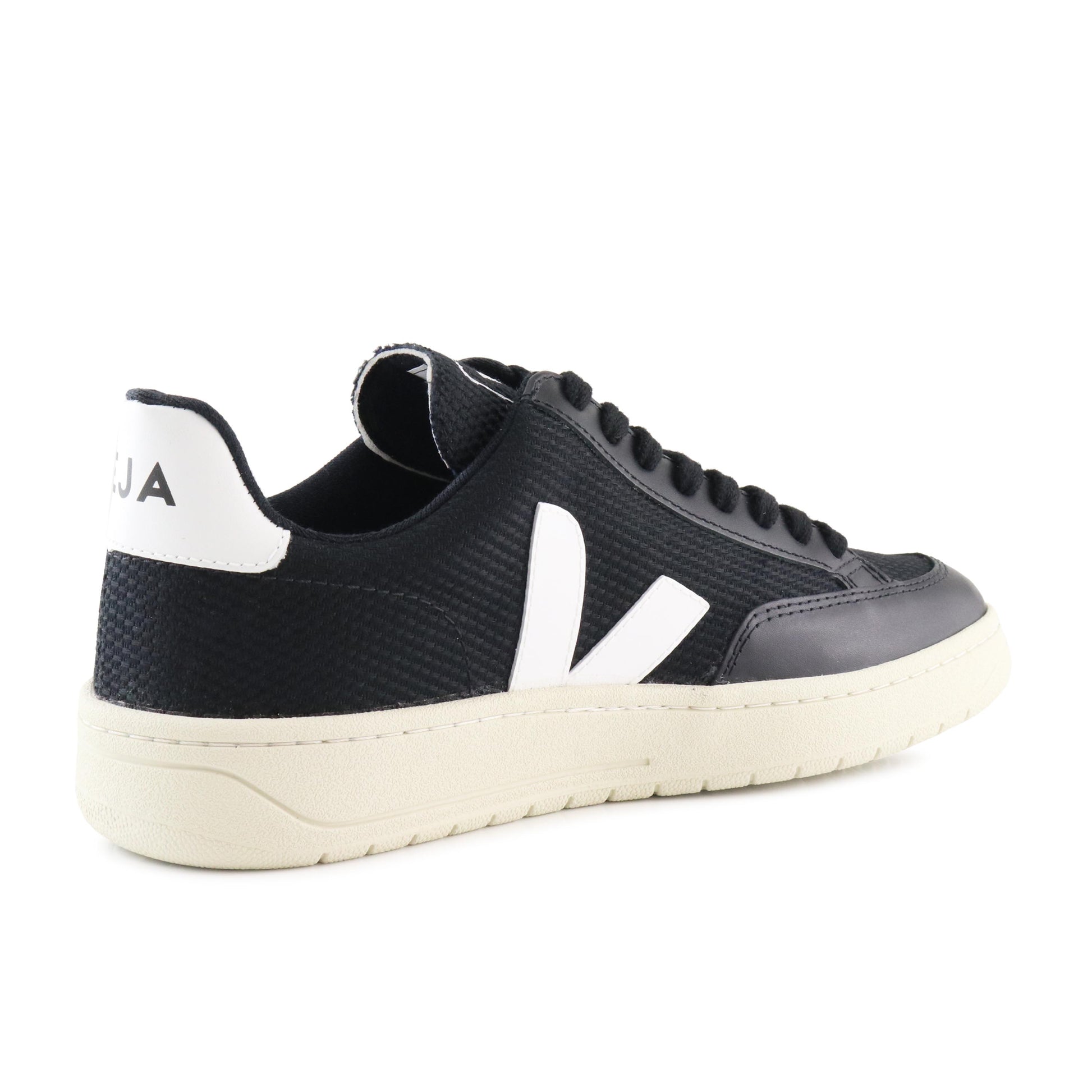 Deportiva negro con cordón V12 de Veja - V12-20-3.jpg