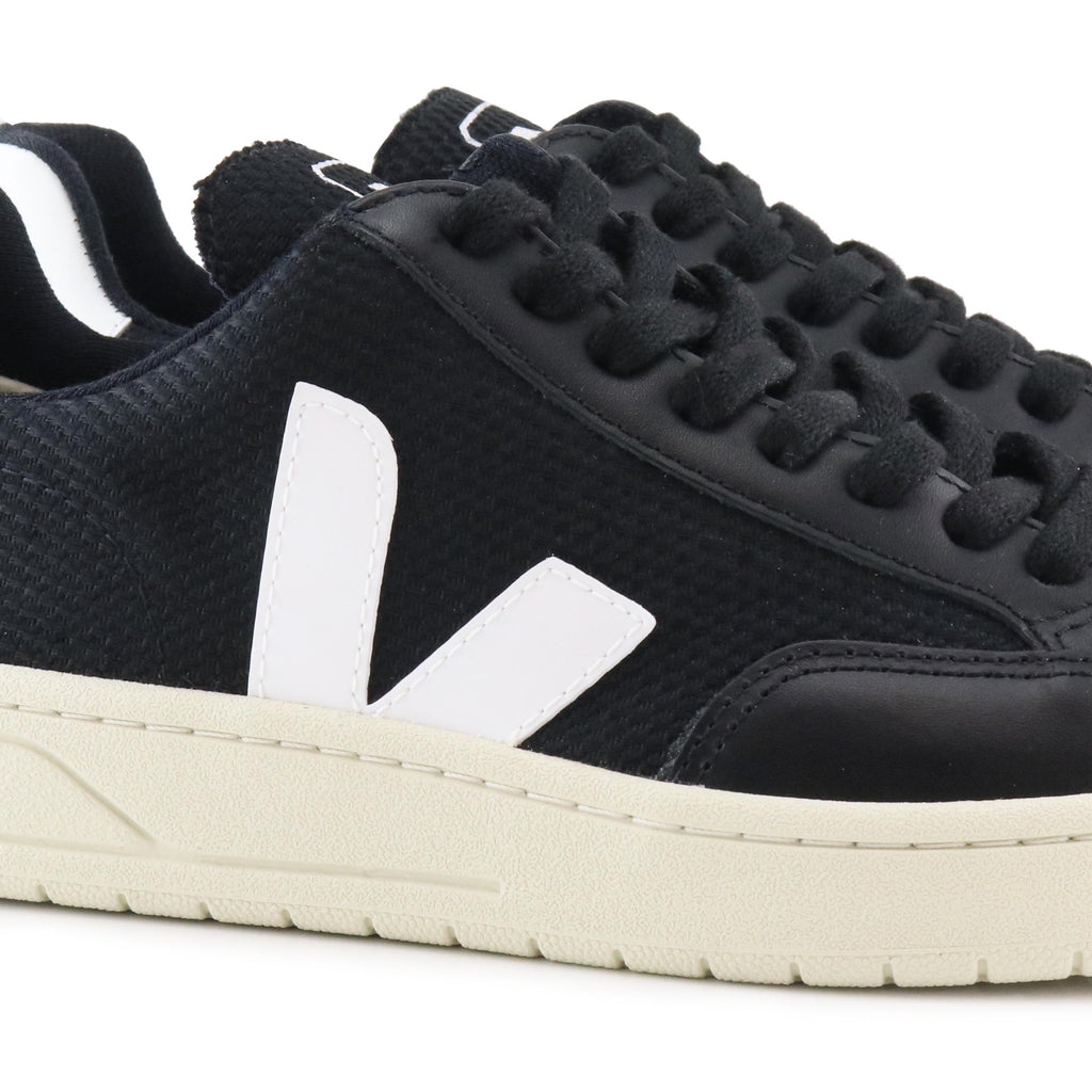 Deportiva negro con cordón V12 de Veja - V12-20-5.jpg