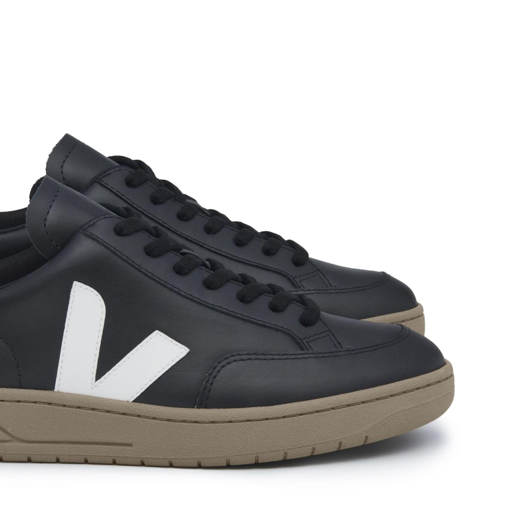 Deportiva negro/blanco con cordón V12 de Veja - V12-291TOSTADO-6.jpg