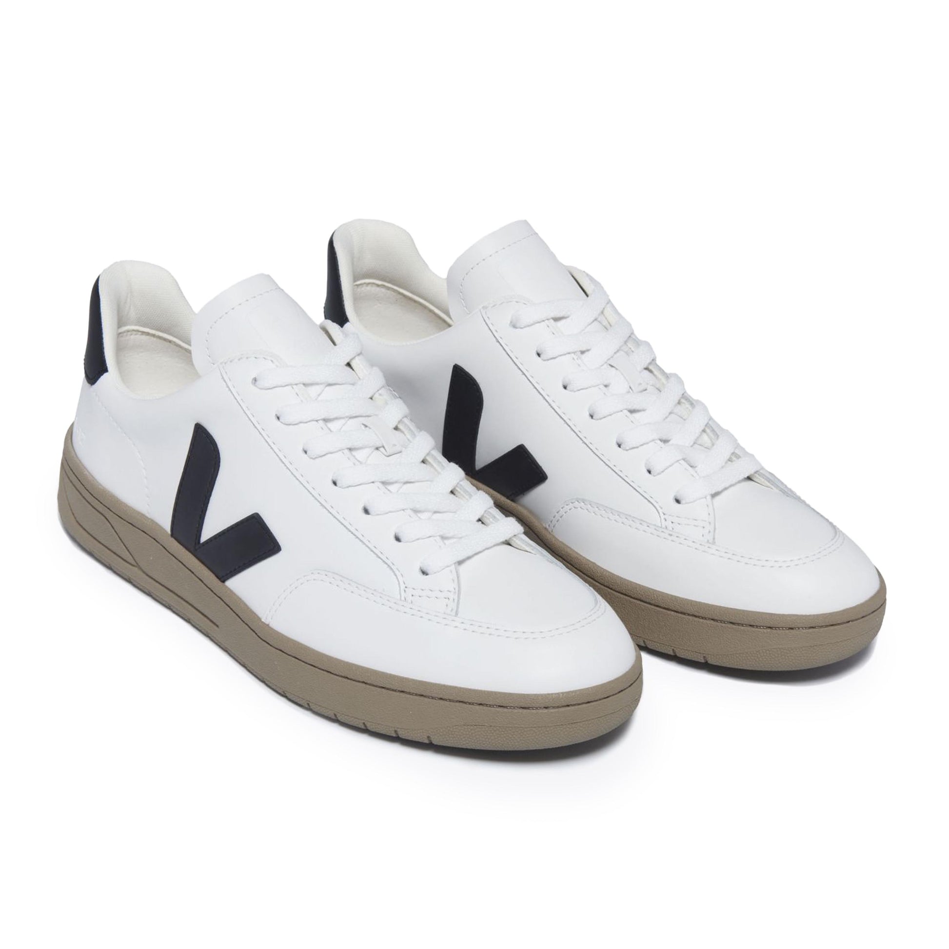 Deportiva blanco/negro con cordón V12 de Veja - V12-385TOSTADO-3.jpg