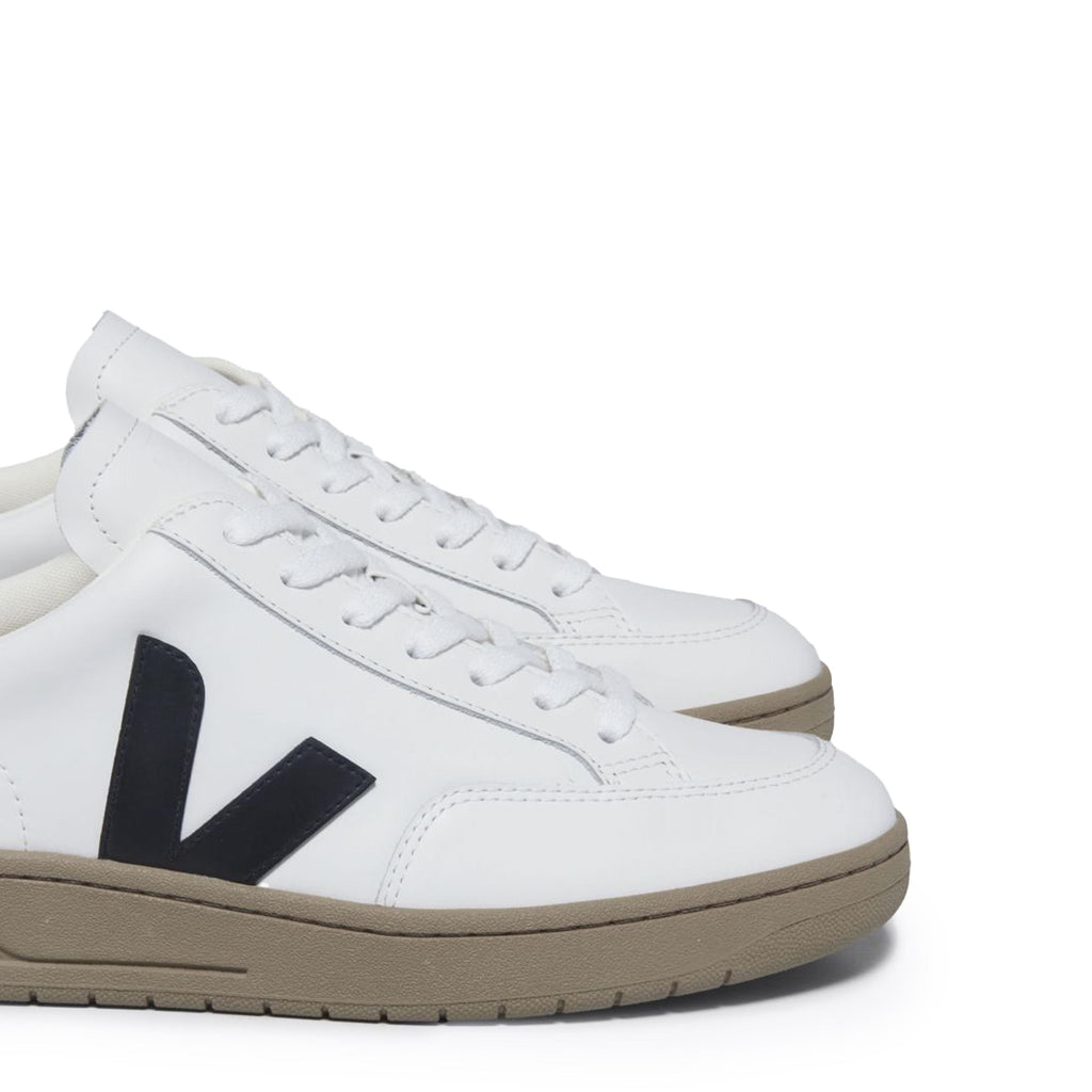 Deportiva blanco/negro con cordón V12 de Veja - V12-385TOSTADO-6.jpg