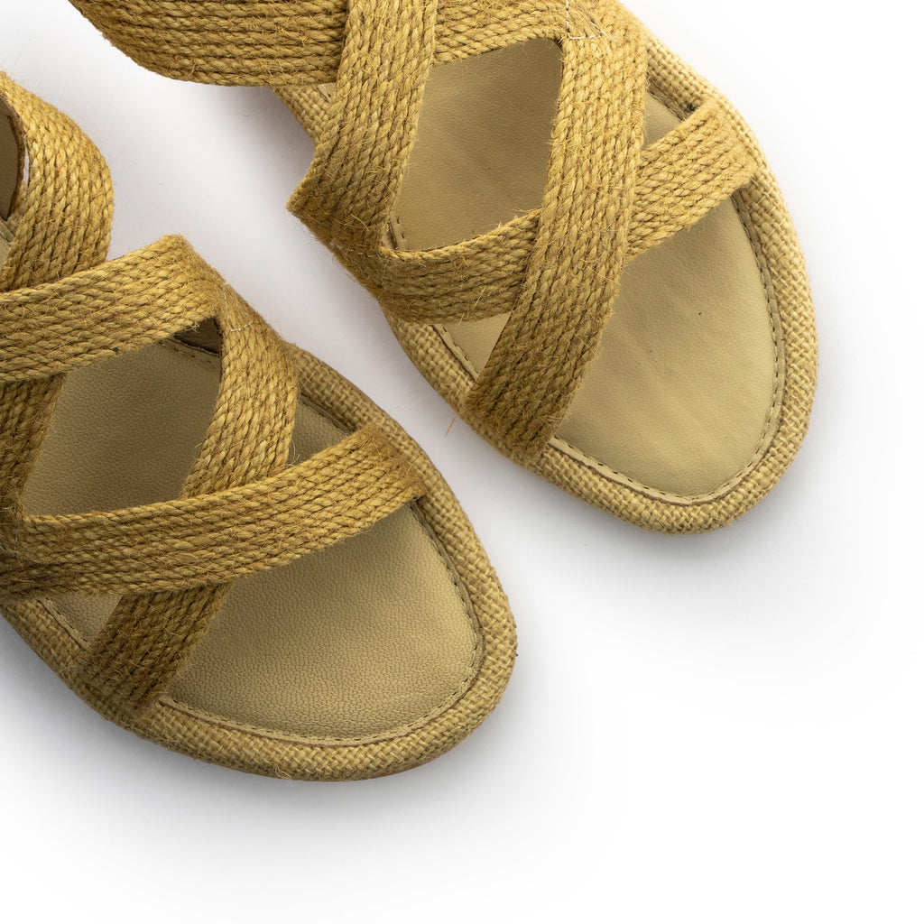 Sandalia plana beige con hebilla AEGEA de 220V - AEGEA-9-6.jpg