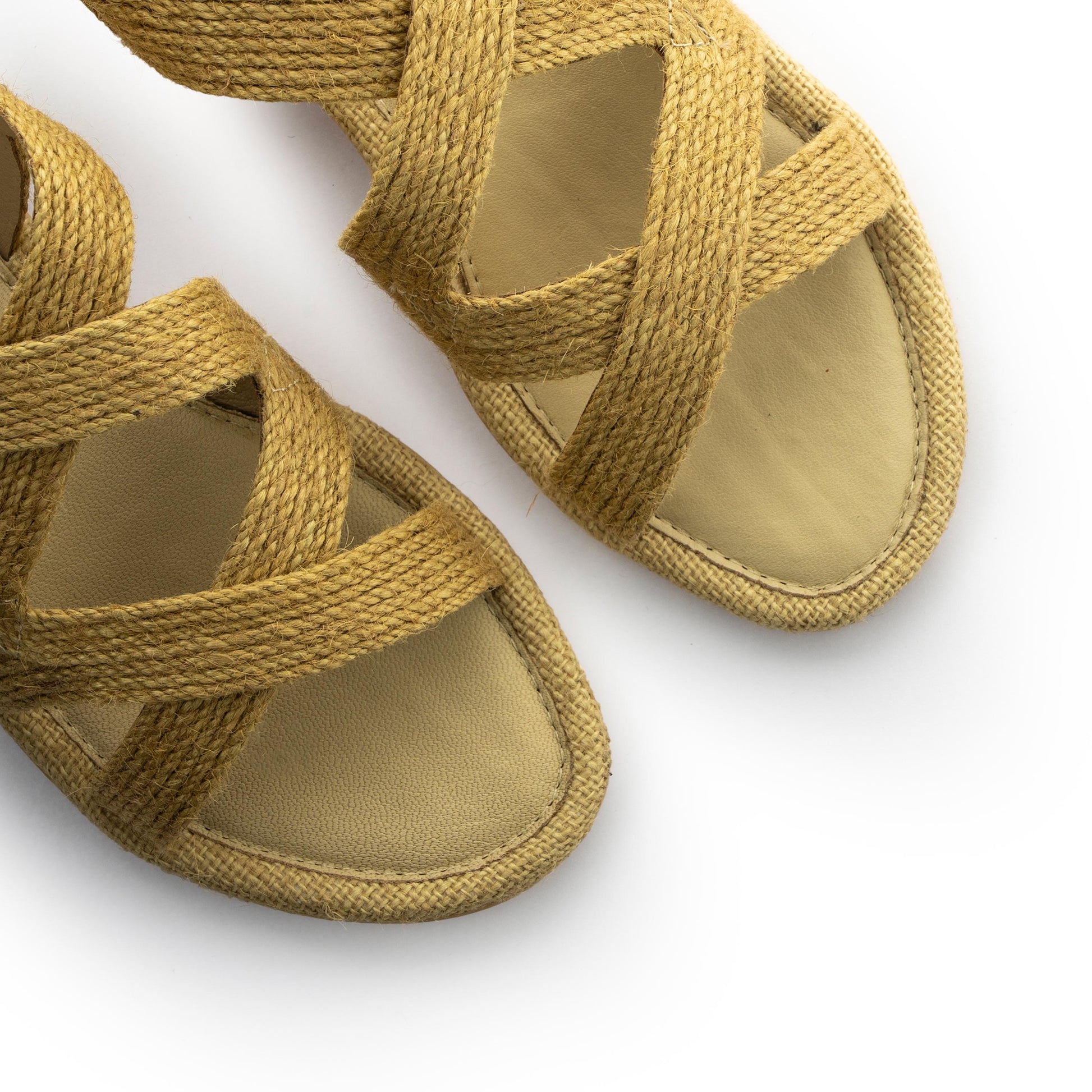 Sandalia plana beige con hebilla AEGEA de 220V - AEGEA-9-6.jpg