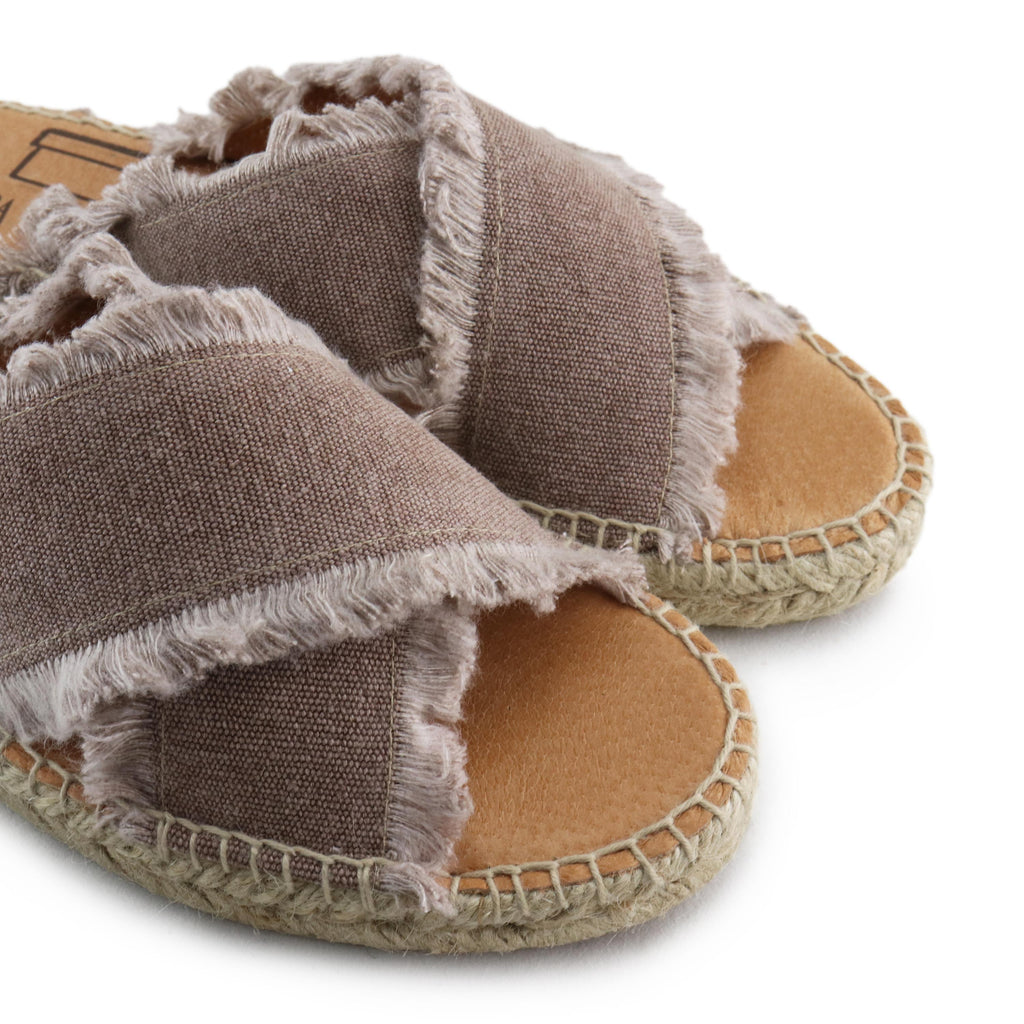 Zueco plano abierto marrón lavado ZUECOFLECOS Pepa&Cris - ZUECOFLECOS-132-6.jpg