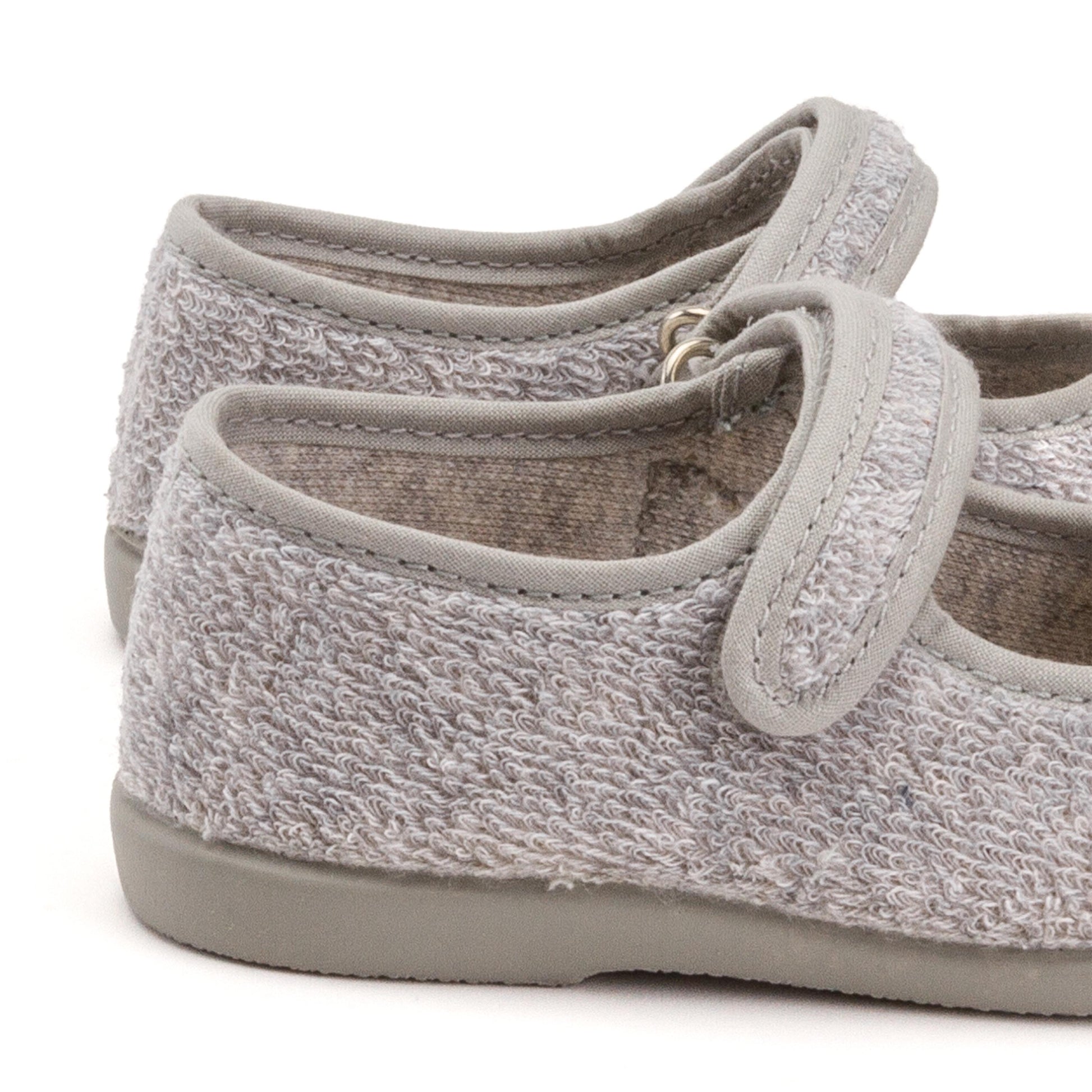 Zapatilla para casa cerrada gris claro 1800F de Vulladi - 1800F-17-5.jpg