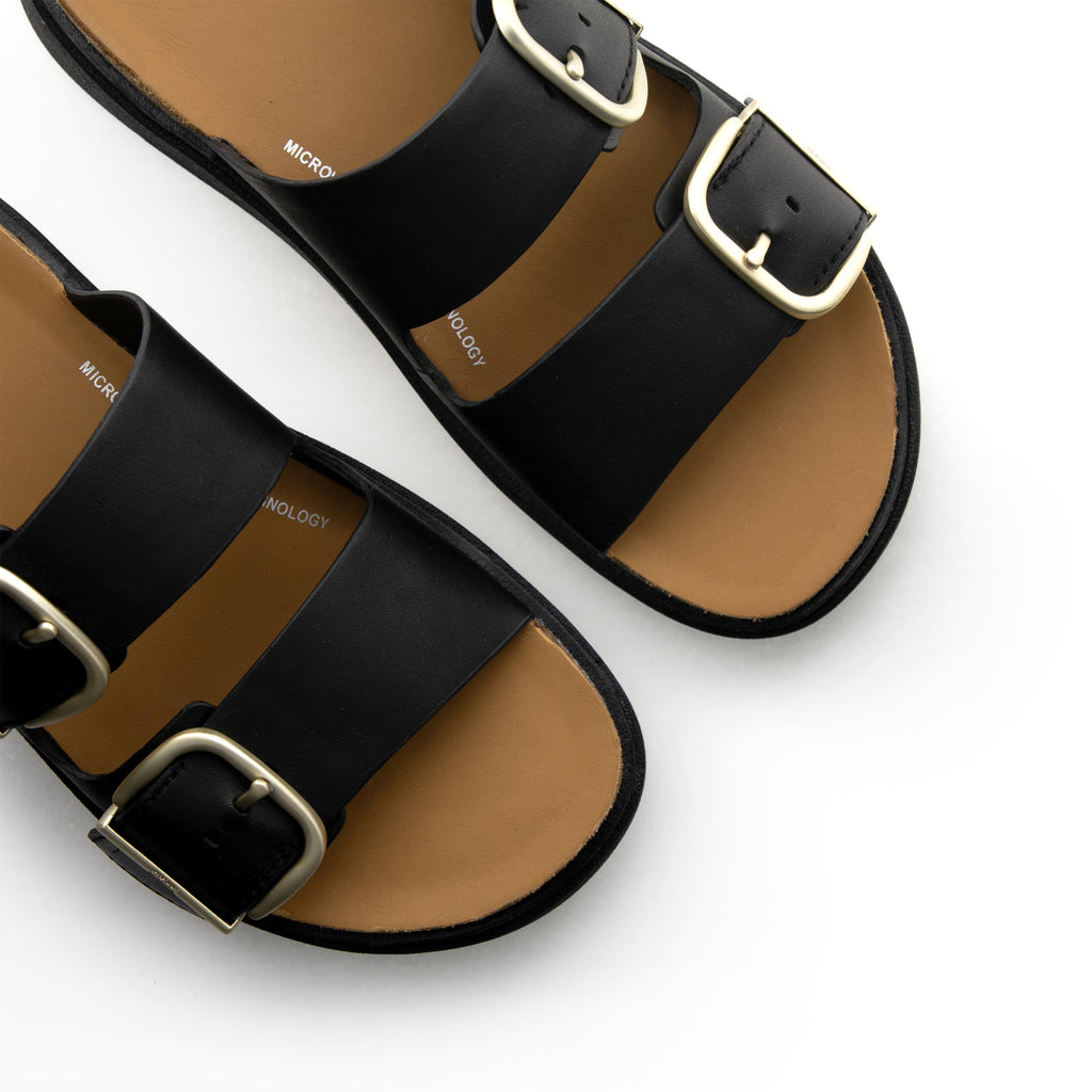 Sandalia plana negro con hebilla HE8 de FitFlop - HE8-20-6.jpg