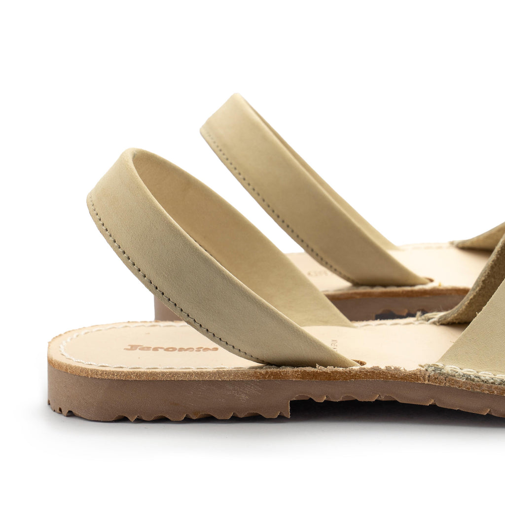 Menorquina plana nobuk beige oscuro 1040 de Jeromín - 1040-122-5.jpg