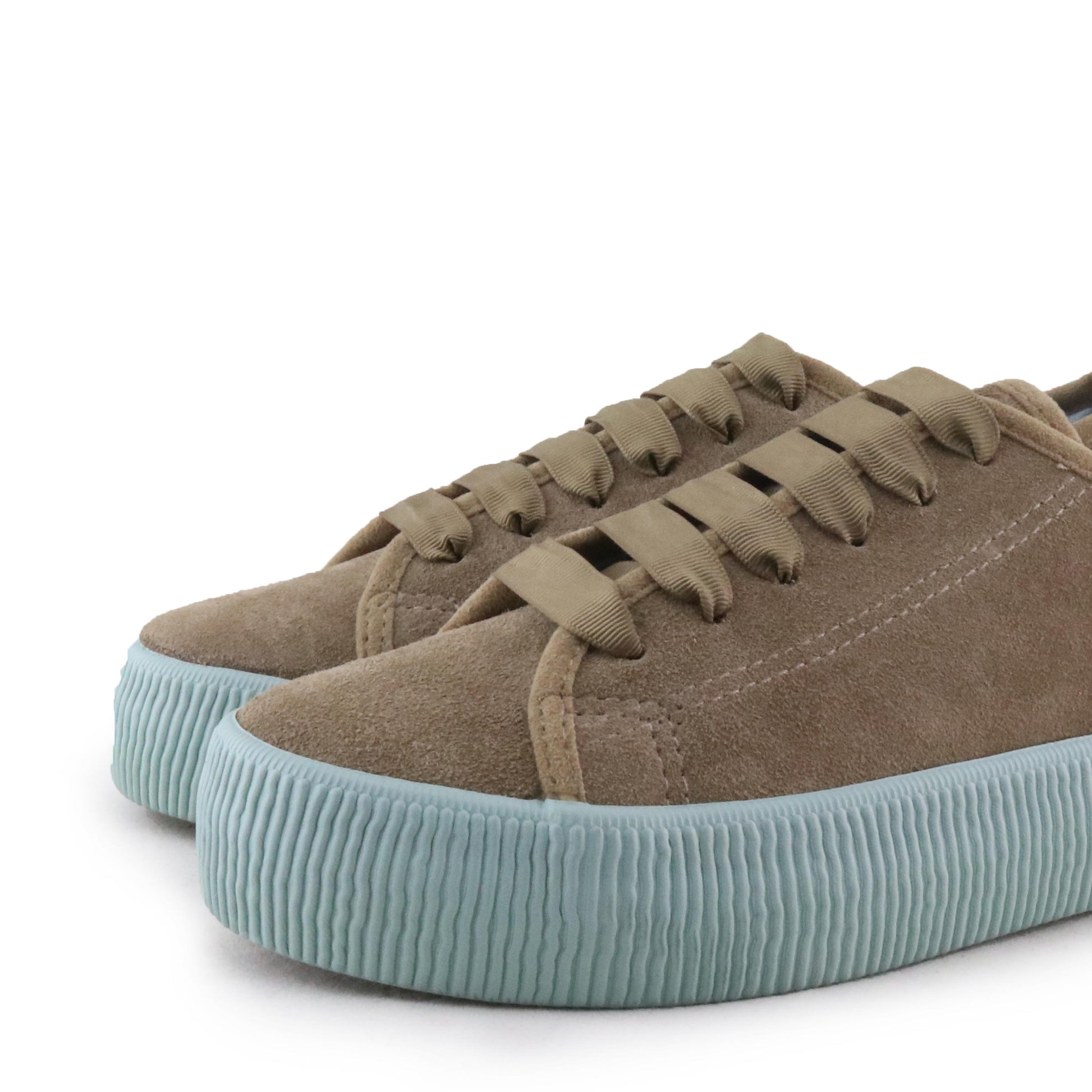 Zapatilla taupe con cordón 180 de Walk in Pitas - 180-115VERDE-6.jpg