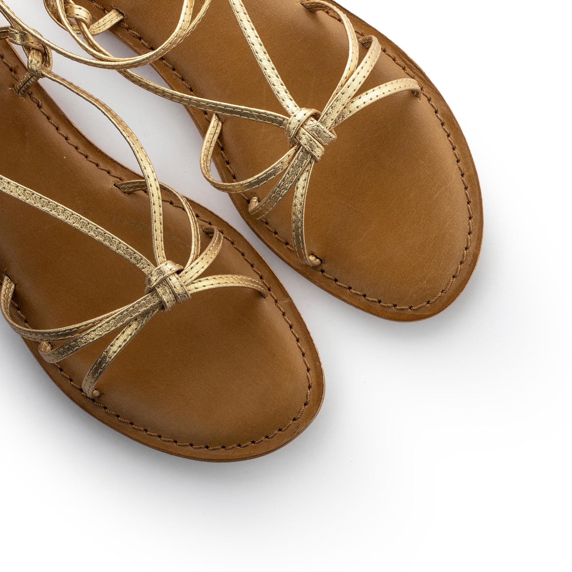 Sandalia plana dorado con hebilla LILAH de 220V - LILAH-48-6.jpg