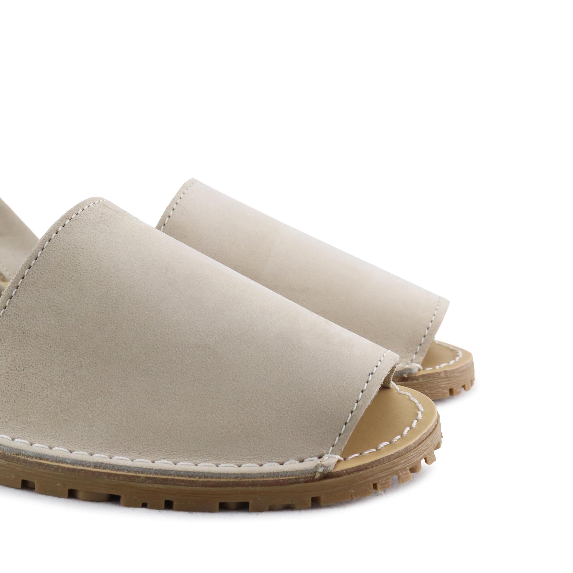 Menorquina plana nobuk beige oscuro 550 de Jeromín - 550-122-6.jpg