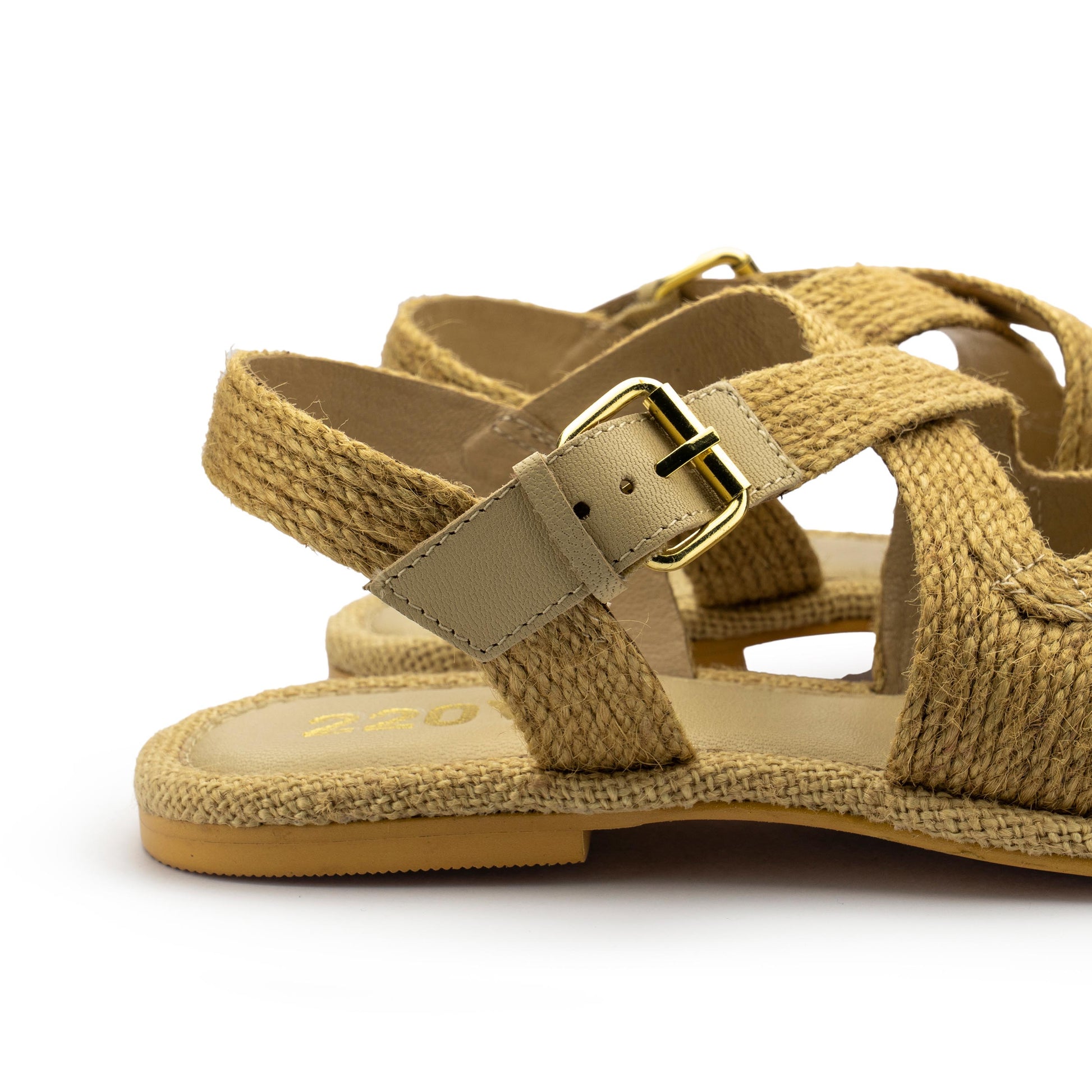 Sandalia plana beige con hebilla AEGEA de 220V - AEGEA-9-5.jpg