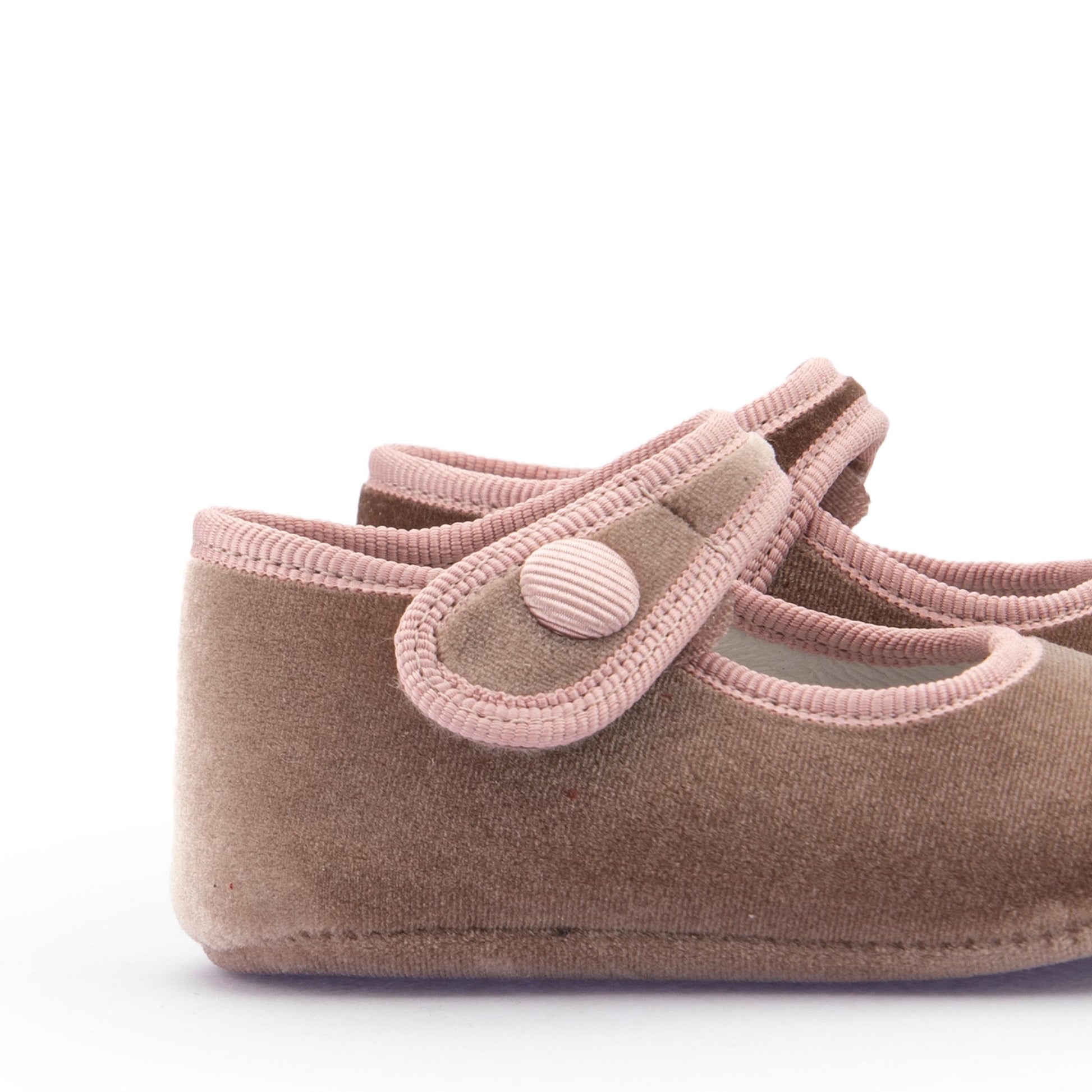 Mercedita nude con botón MP129 de Jeromín - MP129-335-5.jpg