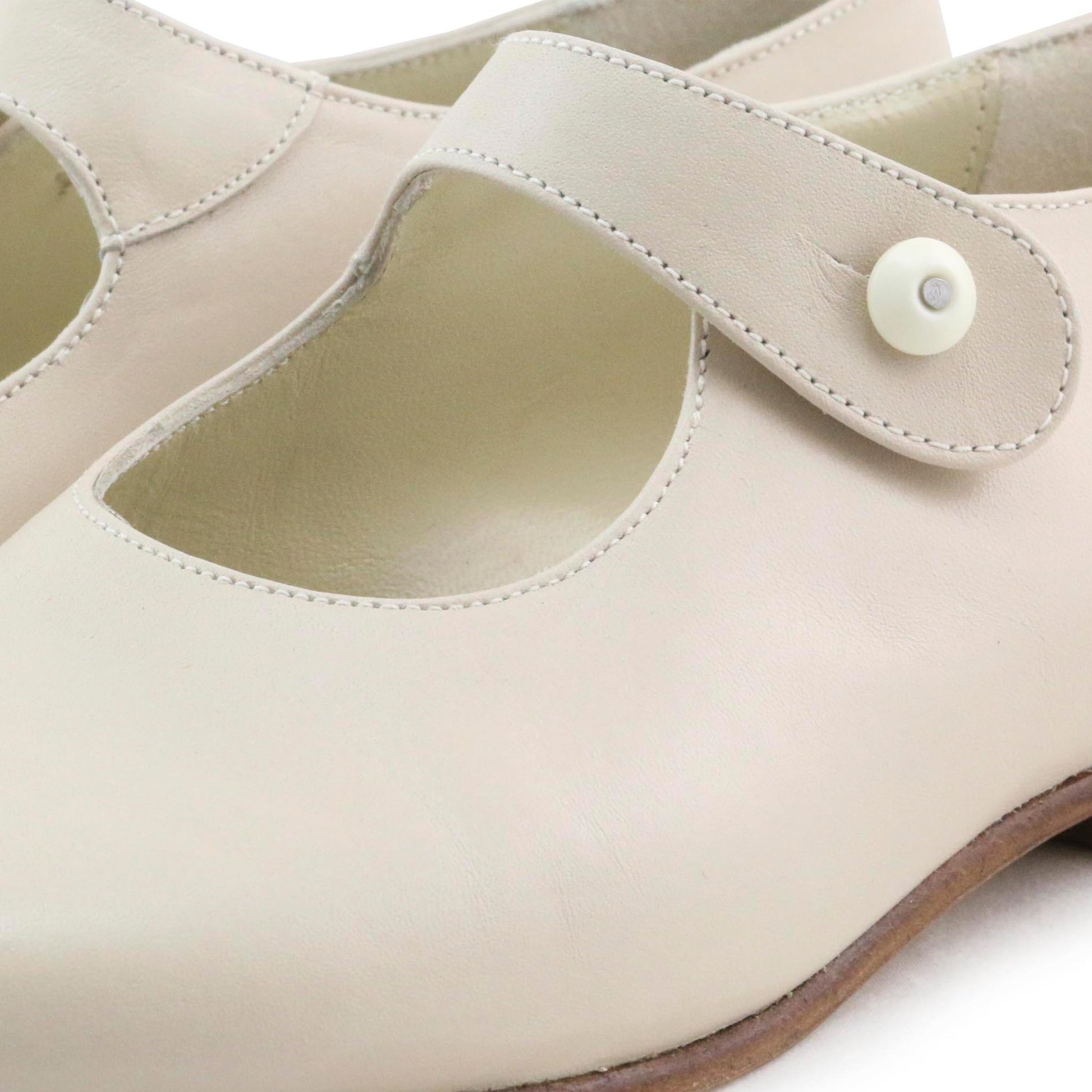 Mercedita beige oscuro con botón S104-00 de Jeromín - S104-00-0C-6.jpg