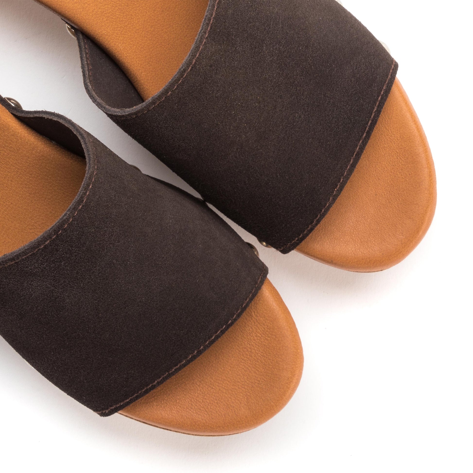 Zueco con tacón serraje marrón BREA8 de Jeromín - BREA8-26-6.jpg