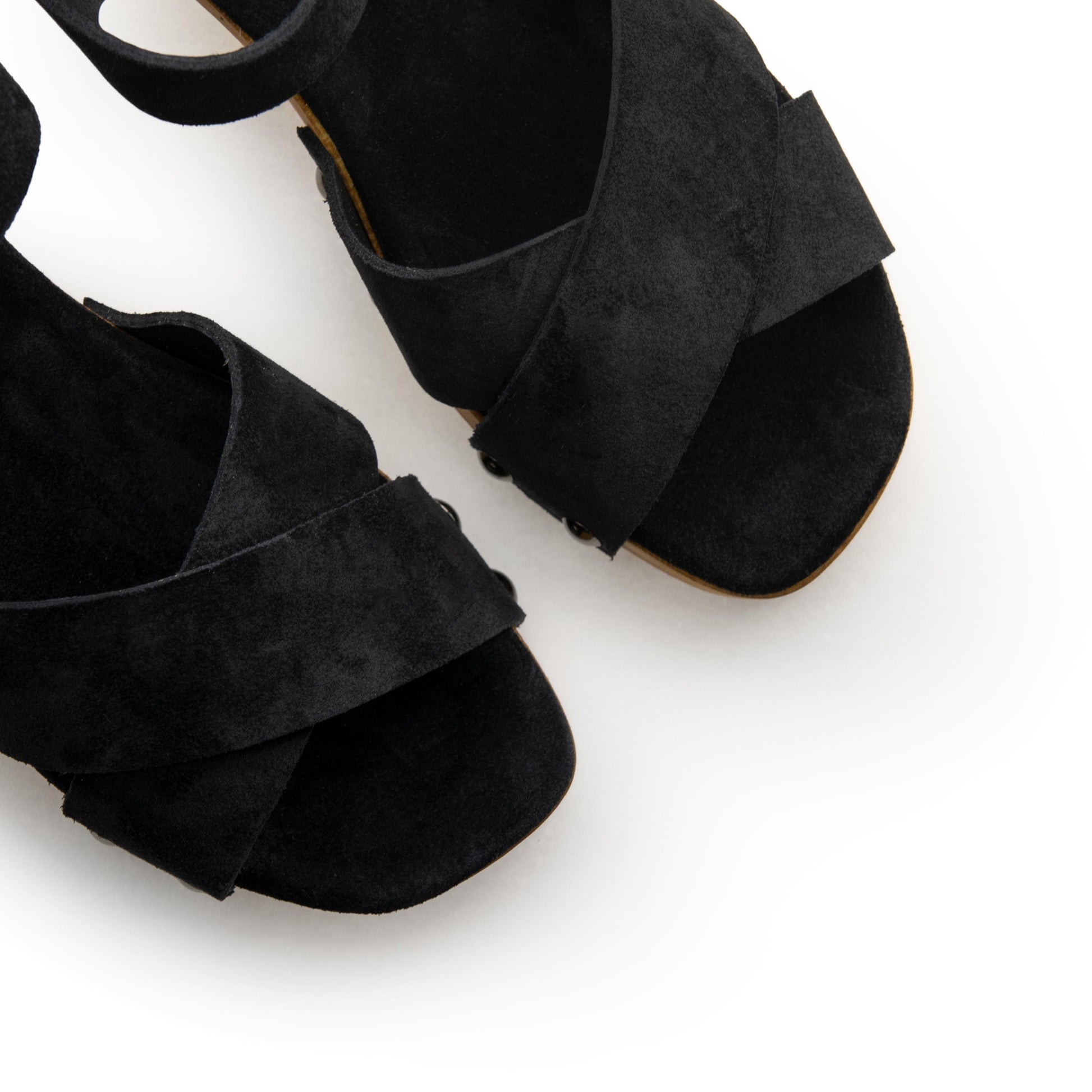 Zueco de tacón ante negro con hebilla 7321 Pepa&Cris - 7321-31-6.jpg