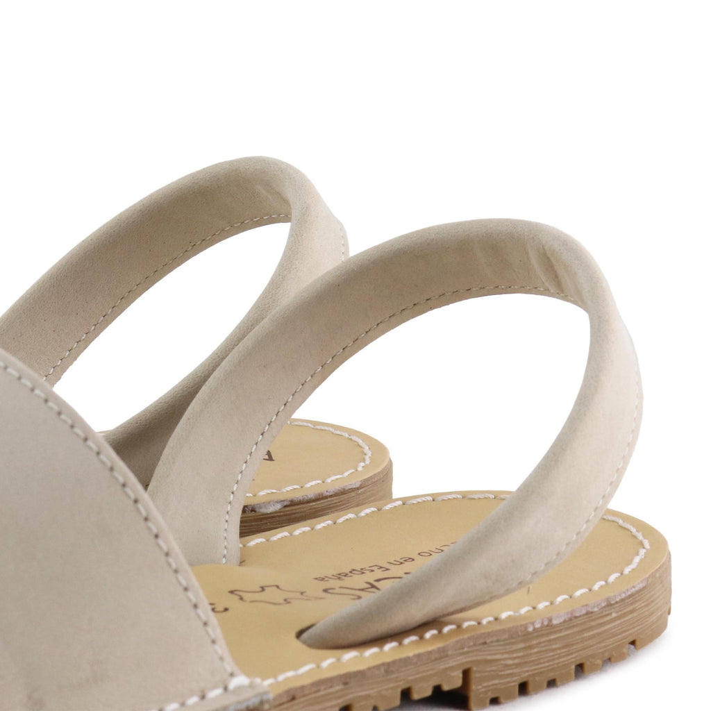 Menorquina plana nobuk beige oscuro 550 de Jeromín - 550-122-5.jpg