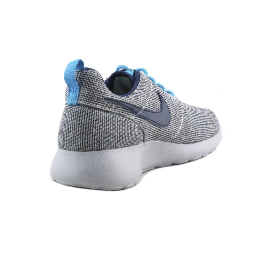 Deportiva gris con símbolo azul con cordón Nike Rosherun