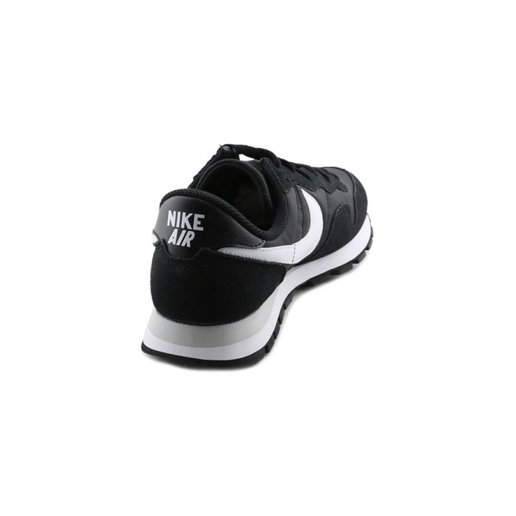 Deportiva negra simbolo blanco Nike Airpegasus