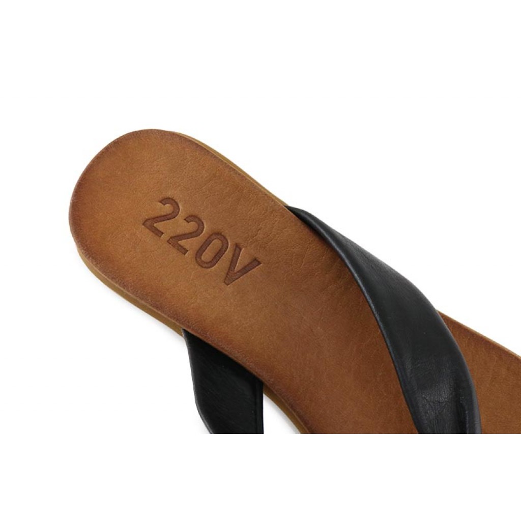 Sandalia de dedo en piel negra Kotor 220V