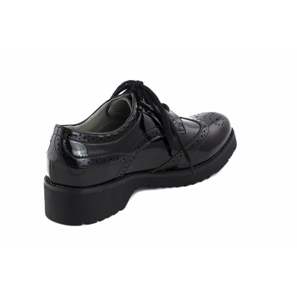 Zapato de charol negro picado Café Noir